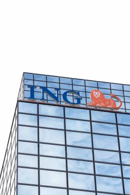 ING Bank Binası 'ndaki RoTTERDAM. ING, merkezi Amsterdam 'da bulunan çok uluslu bir Hollanda bankacılık ve finansal hizmet şirketidir.