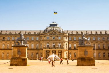 Almanya, Stuttgart: Schlossplatz (Castle Square): Schlossplatz, Stuttgart şehir merkezinin en büyük meydanıdır