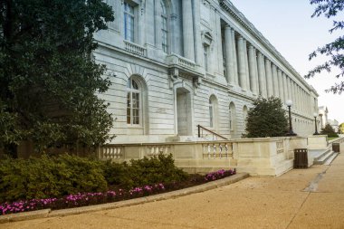 Cannon House Office Building, 1908 yılında tamamlanan ve adını eski Joseph Gurney Cannon 'dan alan Washington DC' deki en eski kongre binasıdır.