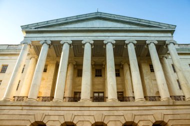 Cannon House Office Building, 1908 yılında tamamlanan ve adını eski Joseph Gurney Cannon 'dan alan Washington DC' deki en eski kongre binasıdır.