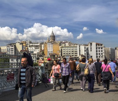 İstanbul, Türkiye: Eminonu Meydanı 'nda kalabalık