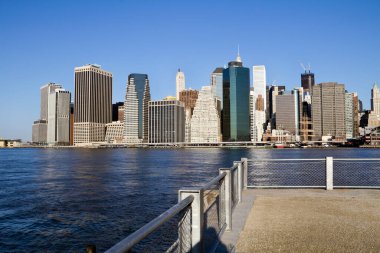Manhattan 'ın aşağısında güneşli bir sabah, New York, ABD