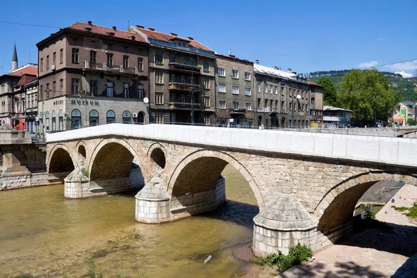 Most Rzece Miljacka Sarajewie Stolicy Bośni Hercegowiny — Zdjęcie stockowe