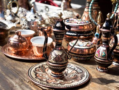 Saraybosna, Bosna-Hersek 'te bir pazar yerinde geleneksel çay ve kahve demliği