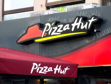 Nurnberg - Almanya: Pizza Hut Hızlı Gündelik Restoranı. Pizza Hut YUM 'un yan kuruluşu! Markalar II