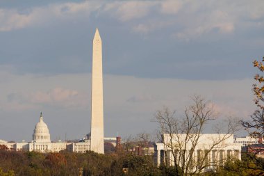 Lincoln Anıtı, Washington Anıtı ve ABD Kongre Binası da dahil olmak üzere Washington DC silueti