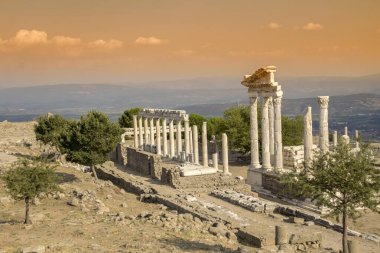 Antik Pergamon şehrindeki Trajan Tapınağı