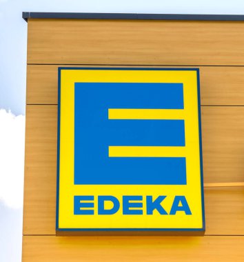 Schwabach, Almanya: Şubede EDEKA işareti. Edeka Grubu en büyük Alman süpermarket şirketidir..