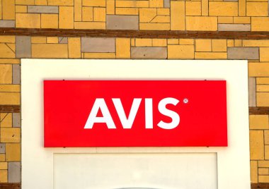 Ankara, Türkiye: Duvardaki Avis logosu. Avis, merkezi New Jersey, ABD 'de bulunan bir araba kiralama şirketi.