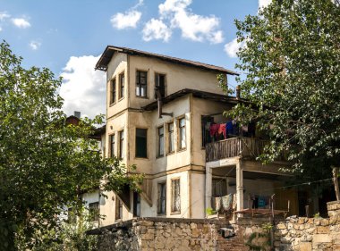 Beypazari, Ankara, Türkiye: Beypazari geleneksel Türk evleriyle ünlüdür. Şehir jeotermal ve mineral sularıyla Toruist bir istikamet.