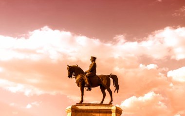 Çağdaş Türkiye 'nin kurucusu Atatürk Heykeli, başkent Ankara, Ulus Meydanı