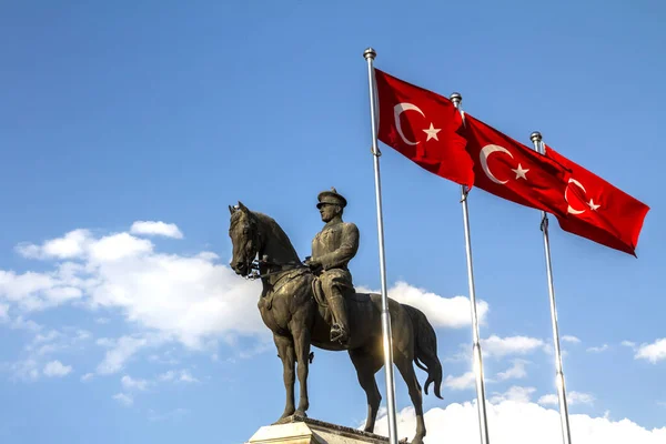 Estatua Ataturk Fundador Turquía Moderna Ciudad Capital Ankara Plaza Ulus — Foto de Stock