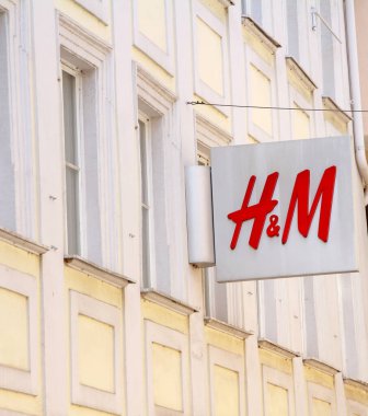 Ansbach, Bayern 'deki caddeden H & M mağaza görüntüsü