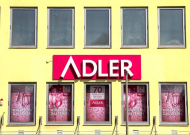 Neumarkt in der Oberpfalz, GERMANY: Adler Almanya, Avusturya, Lüksemburg ve İsviçre 'de 174 mağazası bulunan listelenmiş bir tekstil perakende zinciri..