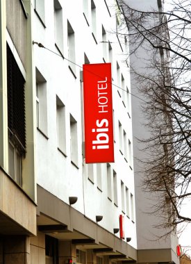 Nurnberg, Almanya 'nın Ibis oteli, Accor' a ait 40 ülkede 900 ucuz oteli bulunan uluslararası bir markadır. 900. otel Ocak 2011 'de açıldı.