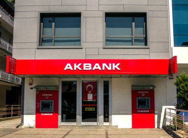 İzmir, Türkiye: Akbank Gaziemir şubesi. Ocak 1948 'de Adana' da aralarında Haci mer Sabanci 'nin de bulunduğu bir grup işadamı tarafından bölgedeki pamuk üreticilerini finanse etmek amacıyla kuruldu..