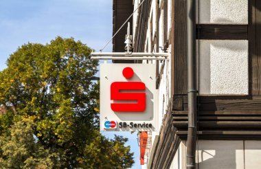 Feucht, Almanya: Sparkasse, bir Alman tasarruf bankası, marka logosu.