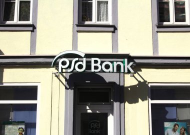 Bir cephede PSD BANK logosu var. PSD bankacılık grubu Almanya 'da 14 özerk ve bağımsız finansal enstitüden oluşuyor.