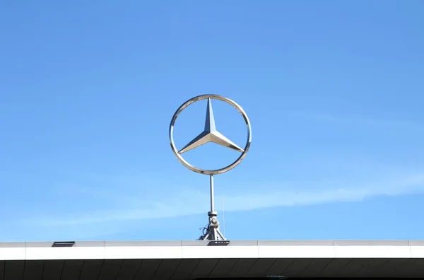 Nurnberg Alemania Logo Mercedes Benz Cerca Edificio Concesionarios Mercedes Benz — Foto de Stock