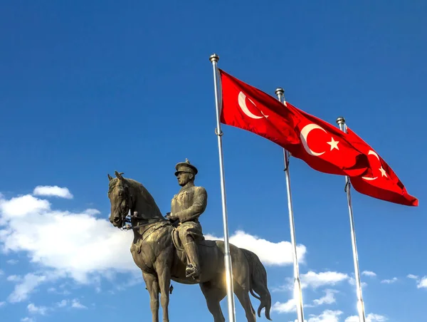 Estatua Ataturk Fundador Turquía Moderna Ciudad Capital Ankara Plaza Ulus —  Fotos de Stock