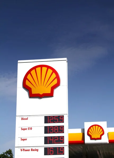 Nurnberg Alemanha Shell Assina Contra Céu Azul Shell Uma Multinacional — Fotografia de Stock