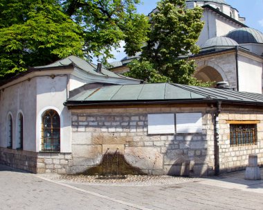 Saraybosna, Tarihi Gazi Husrev Camii ve Bosna-Hersek 'in Bascarsija kentindeki fıskiye