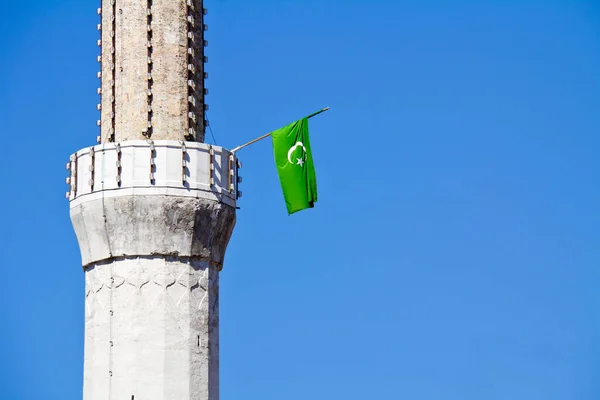 Minaret Mosque Sarajevo Green Flag Bosnia Herzegovina — Stock Photo, Image