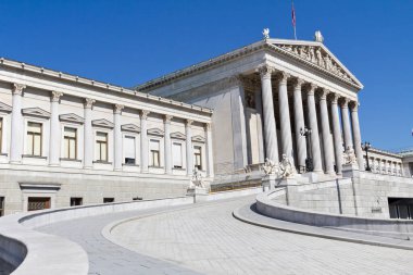 Avusturya Parlamentosu Viyana 'da, açık mavi gökyüzü