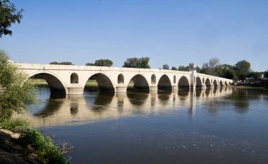 Meriç Nehri ve Türkiye 'nin Edirne kentindeki köprü