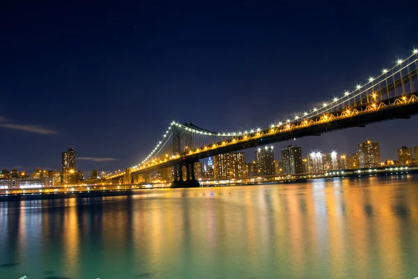 Most Manhattan Nocą — Zdjęcie stockowe