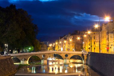 Saraybosna 'daki Miljacka Nehri üzerindeki Köprü