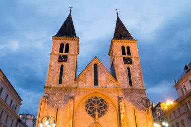 Geceleri Saraybosna 'daki Katolik Katedrali, Bosna-Hersek