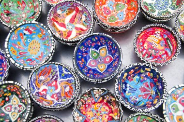 Piyasada klasik Türk seramikleri