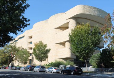 Washington 'daki Amerikan Yerlileri Tarihi, Tarihi ve Sanatları Müzesi' nin mimarı Douglas Cardinal.