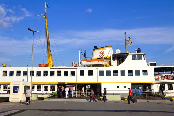 Ferry Pasajeros Ciudad Navega Bosborus Estambul Cerca 150 000 Pasajeros — Foto de Stock