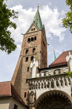 Augsburg Katedrali, Almanya 'nın Bavyera eyaletinin Augsburg şehrinde 11. yüzyılda Romen tarzında kurulmuş bir Katolik kilisesidir.