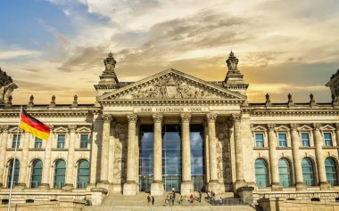 Berlin 'deki Reichstag binası: Alman parlamentosu