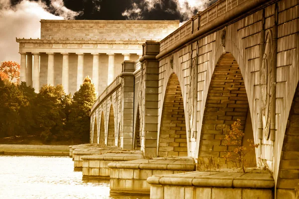 Lincoln Memorial Ponte Memorial Arlington Estendem Sobre Rio Potomac Washington — Fotografia de Stock