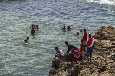 Mogadişu 'nun manzarası, Mogadişu plajındaki insanlar, Mogadişu Somali' nin başkentidir.