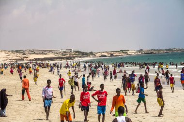 Mogadişu 'nun manzarası, Mogadişu plajındaki insanlar, Mogadişu Somali' nin başkentidir.
