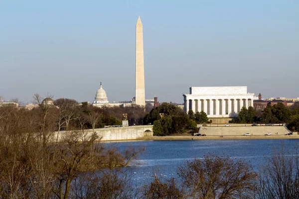 Lincoln Anıtı, Washington Anıtı ve ABD Kongre Binası da dahil olmak üzere Washington DC silueti