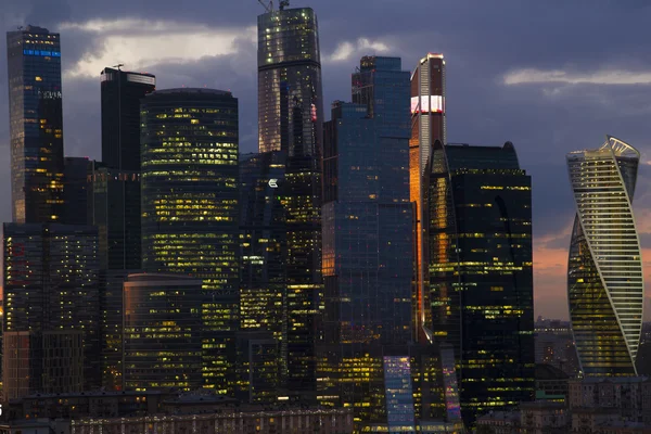 Yüksek binalar ile Moskova ve görmek — Stok fotoğraf