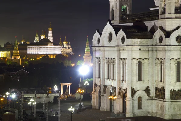 La vue sur la ville depuis un grand bâtiment — Photo