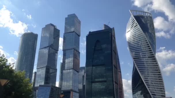 Blick auf Moskau vom Dach eines mehrstöckigen Gebäudes — Stockvideo