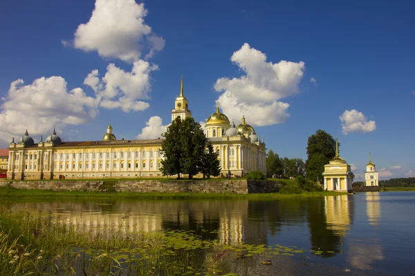 ニロ Stolobensky 修道院、セリゲル湖 — ストック写真