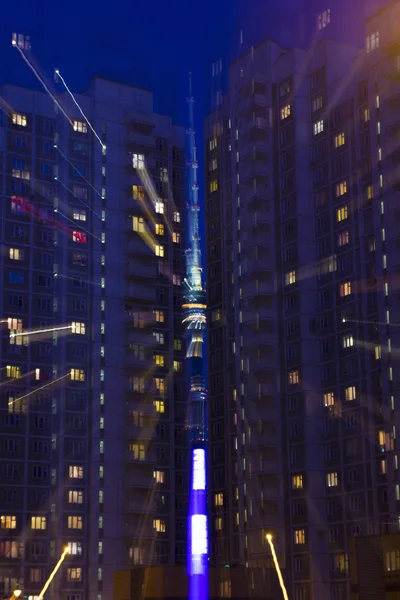 Tour d'Ostankino entre les maisons — Photo