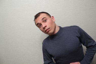 Farklı duygular ifade adam