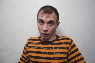 Genç adam duyguları ifade etme