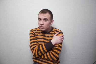 Genç adam duyguları ifade etme