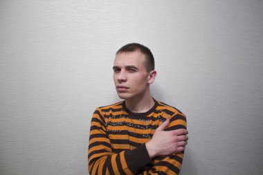 Genç adam duyguları ifade etme